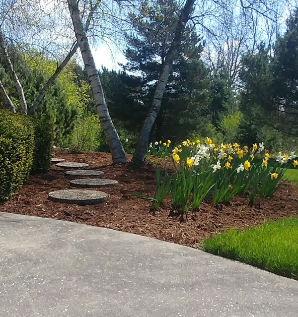 Mulching & Edging - Valley View Landscape Design